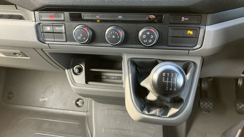 Volkswagen Crafter Cr35 Mwb Diesel 2.0 TDI 177PS Commerce Plus High Roof Van